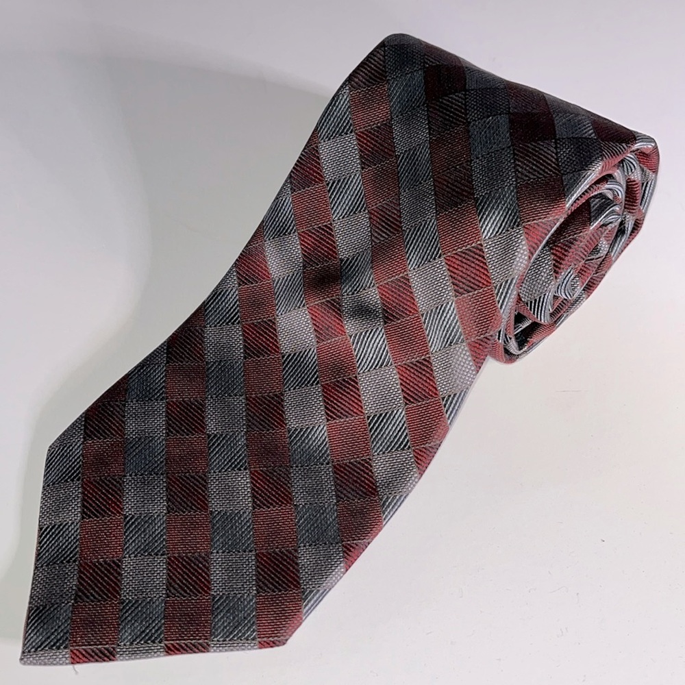 IV FRONT Mens Silk Red and Gray Formal Necktie 56" Length
